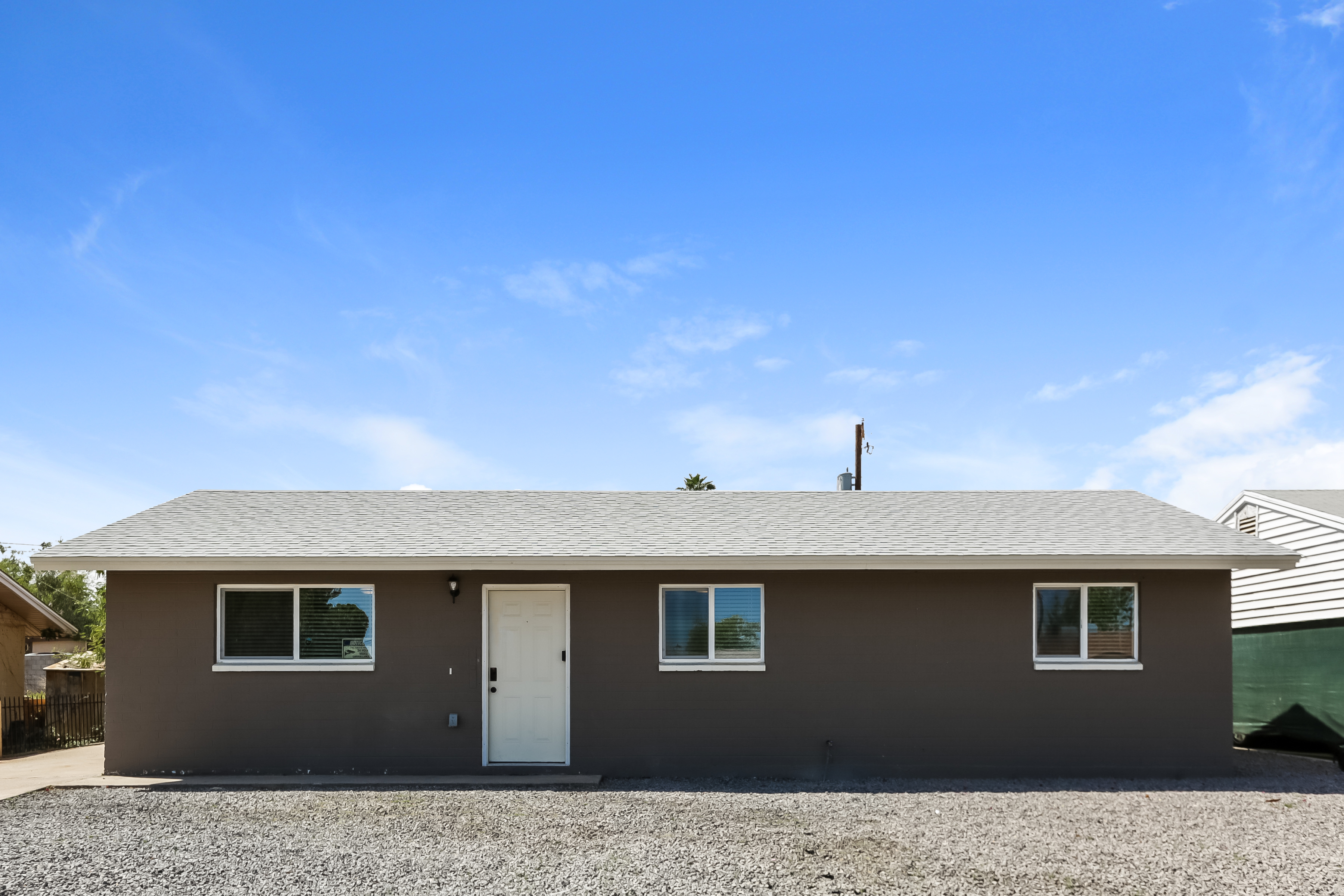 2011 E Burgess Ln Phoenix, AZ 85042